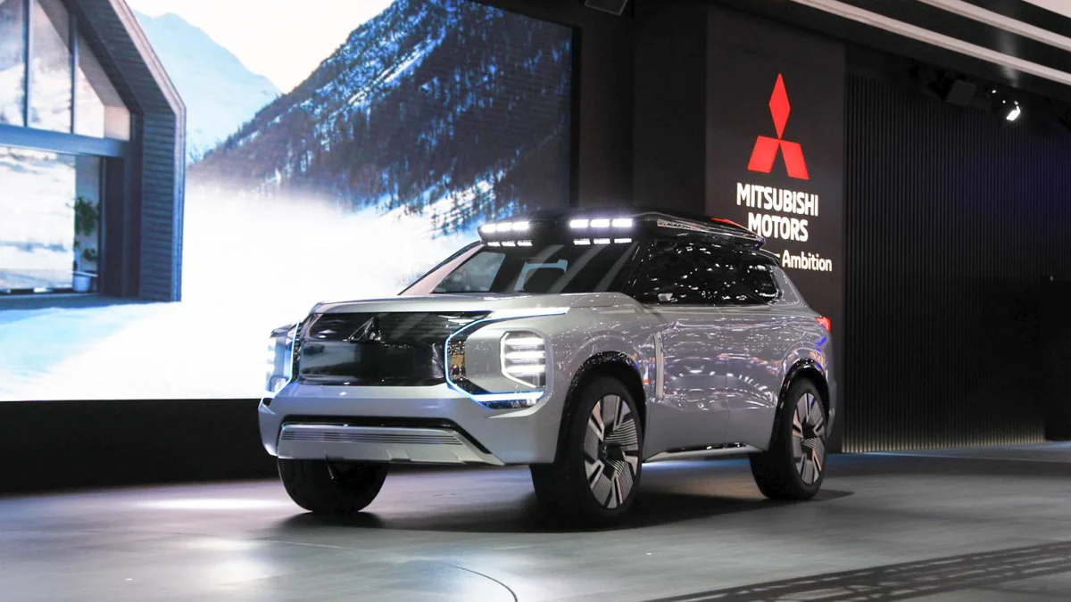 mitsubishi outlander 2021 на выставке