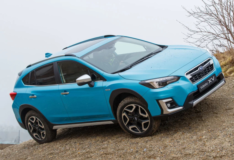 Subaru XV спереди 2021