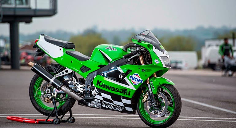 мотоцикл ZXR400 компании Kawasaki