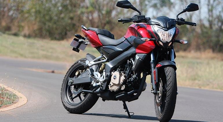 байк Bajaj Pulsar 200NS для начинающих