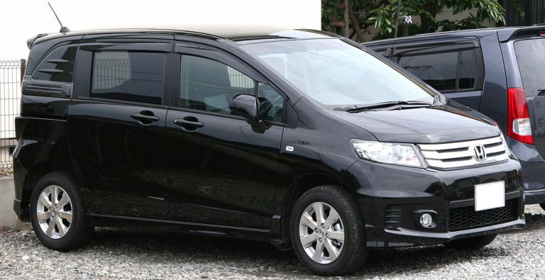 Honda Freed Spike Aero фото