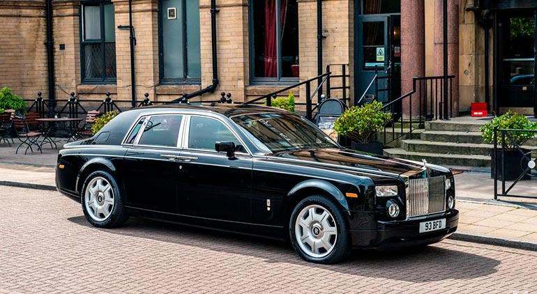 автомобиль F класса Rolls-Royce Phantom