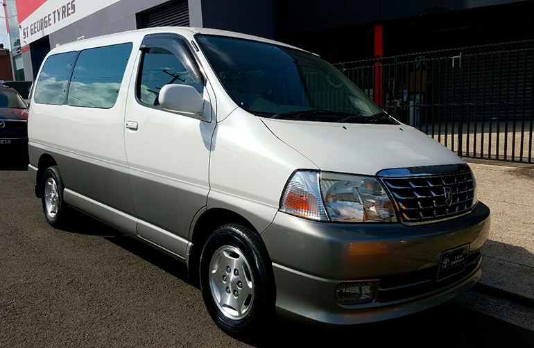 Toyota Grand Hiace фото