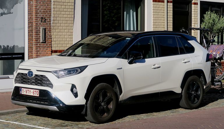 Toyota RAV4 Hybrid фото