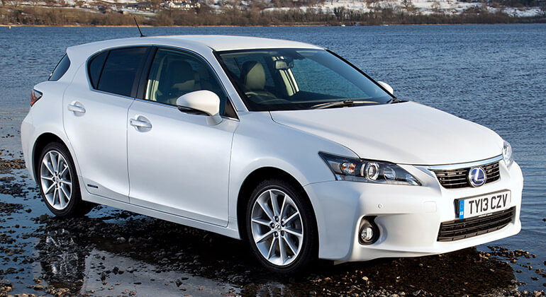 Lexus CT200h photo