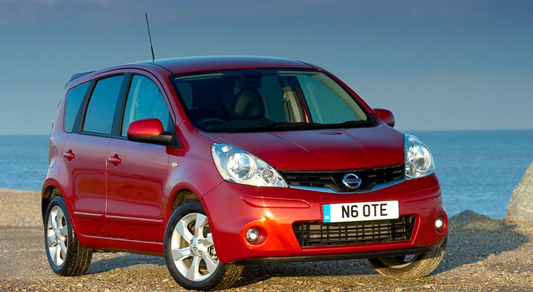 экономичный японский автомобиль Nissan Note