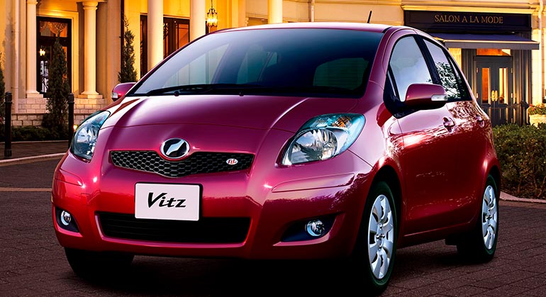 экономичный японский автомобиль Toyota Vitz