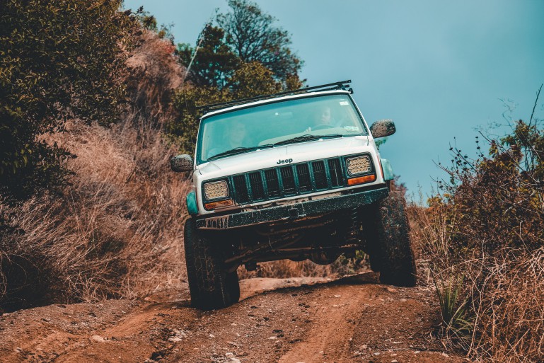 фото внедорожник Jeep SUV белый